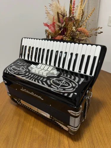 Acordeon Internacional Lira