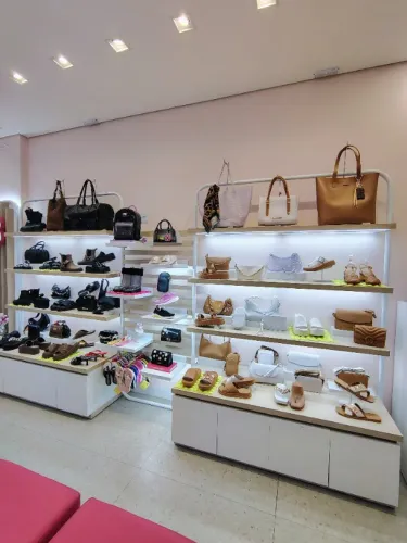 Armário planejado Loja Moda Feminina completa - ideal espaço 20m2 - novíssimo