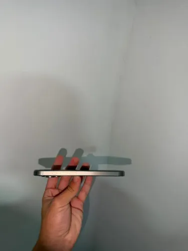 iPhone 16 Pro Cinza - Bateria 90% - Impecável na Caixa + Garantia