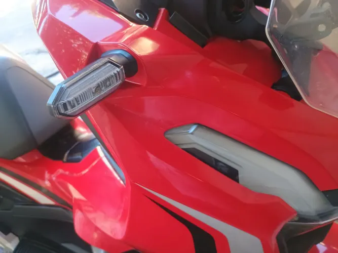 Vendo Honda ADV 150 bem conservada 