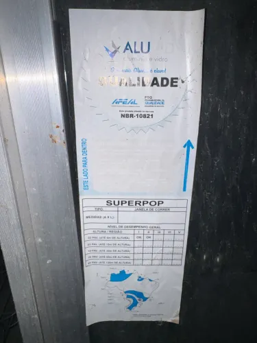Janela de alumínio