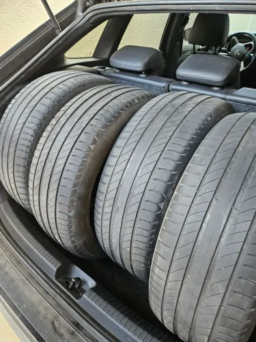 Pneu michelin Primacy 4+ 205 55 R17 usado