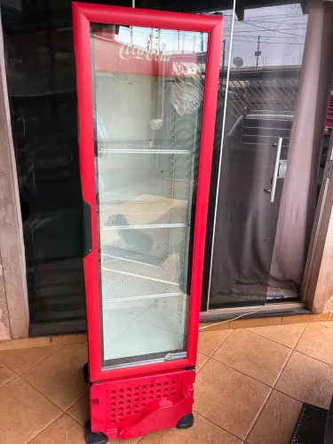 Expositor de bebidas slim Imbera 230 litros
