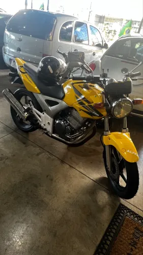 Cbx 250 twister muito nova 