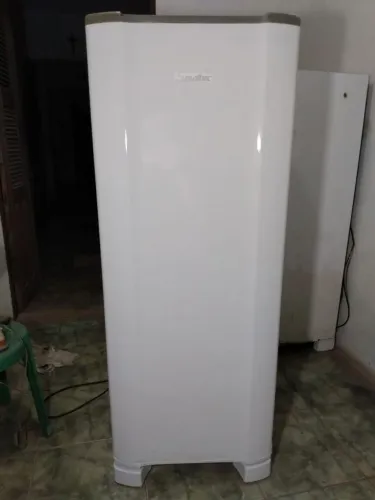 Gelaeeira Esmaltec bem conservada e funcionando perfeitamente entrega grátis