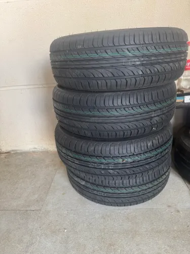 Vendo Pneu Xbri 195/60 R15