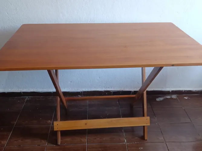 mesa de madeira linda com ótimo preço 
