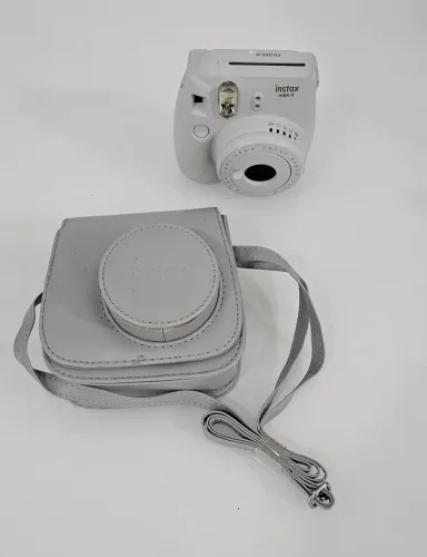 Câmera Instantânea Fujifilm Instax Mini 9 Branco Gelo + Case Protetor