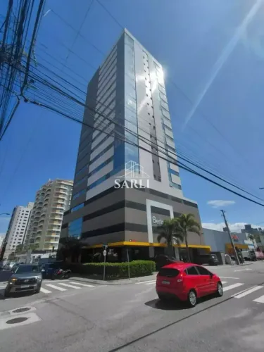 Sala Comercial no Bairro Campinas em São José.