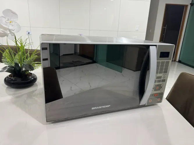 MICRO-ONDAS BRASTEMP 30 LITROS USADO E TESTADO - R$ 199