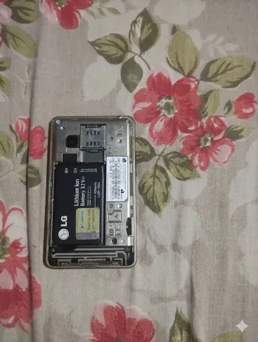 LG t375 (celular antigo)