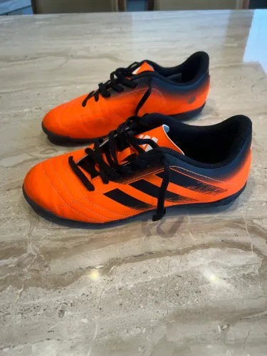 Chuteira salão Adidas 34 - Ótimo estado