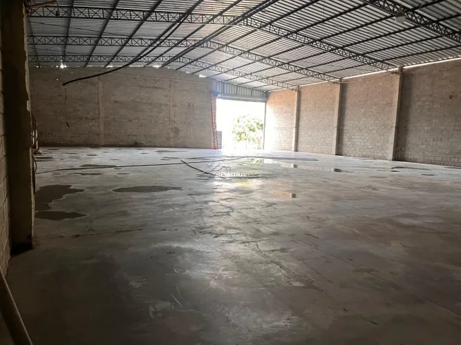 Aluga Barracão com 1.100m² total em Monte Mor