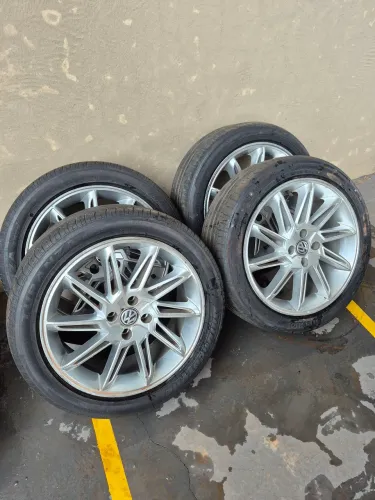 Jogo de rodas aro 17 com pneus