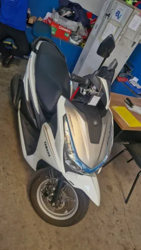 Yamaha fluo 125 ibrida