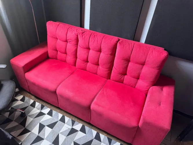 Sofá vermelho 3 lugares