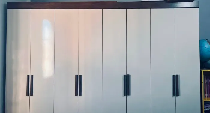 Guarda Roupa Grande 8 Portas Off-White e Amadeirado