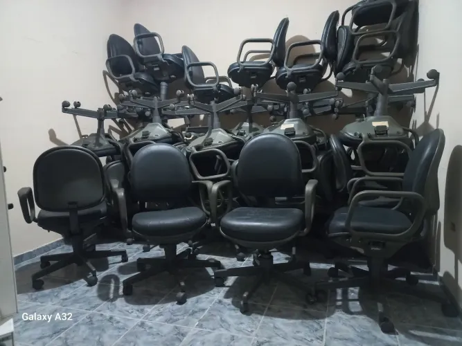 Lote de 100 cadeiras Politrop da Giroflex só 15.ooo .
