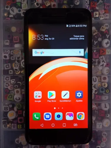 Celular LG k9 16 gigas em perfeitas condições somente a película trincada tela boa