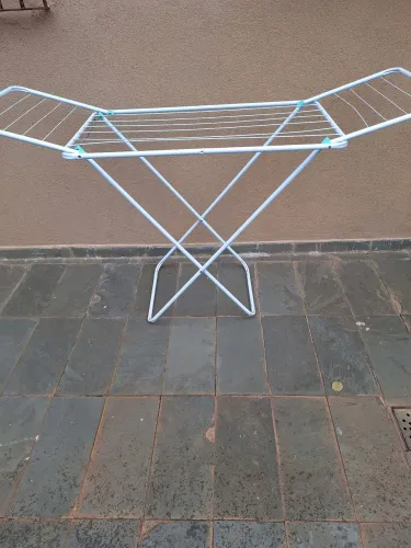 Varal pra apartamento e tábua de passar roupa