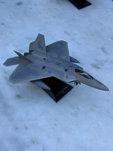 F22 1:72