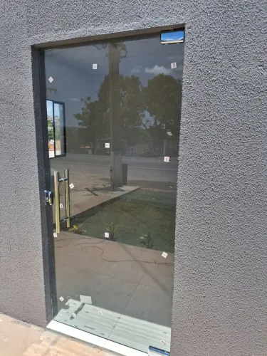 Porta vidro temperado 100x210?