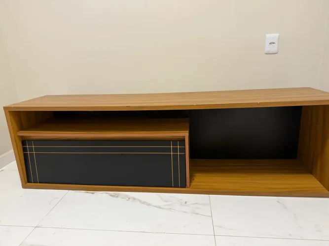 Rack para Sala/Quarto - Super Conservado (Com Pés Palito)