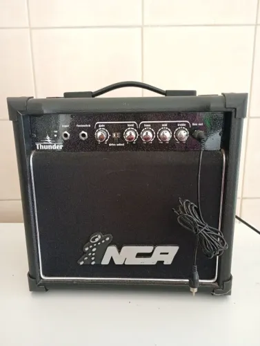 Caixa de som/amplificador para guitarra