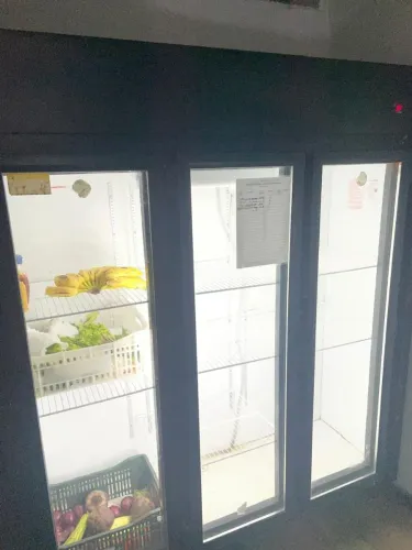 Refrigerador industrial kofisa , porta de vidro , 220v funcionamento impecavel