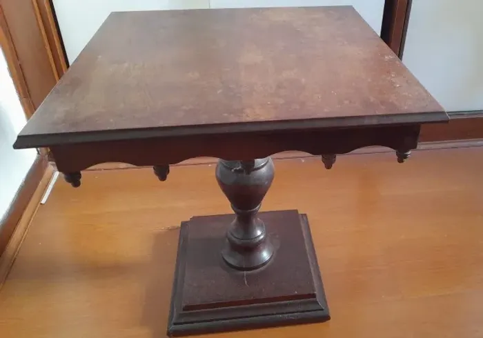 Mesa de canto ou lateral antiga