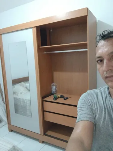 Desmontagem, transporte de guarda roupa