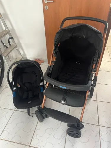 Carrinho de Bebê + Bebê conforto