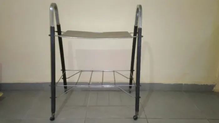 Mesa retro para televisão