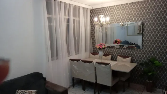 Mesa com 6 cadeiras