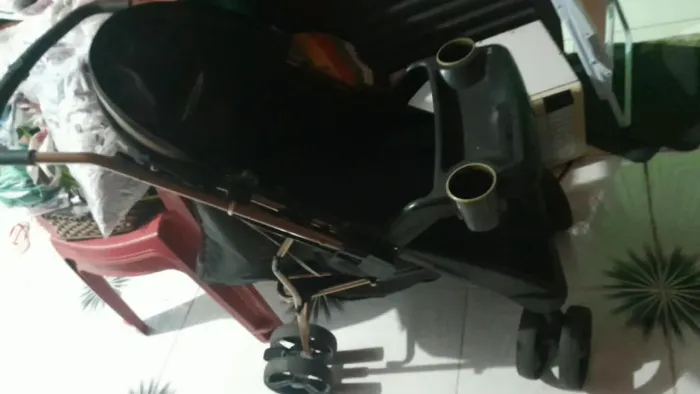 Vendo esse carrinho de bebê em bom estado