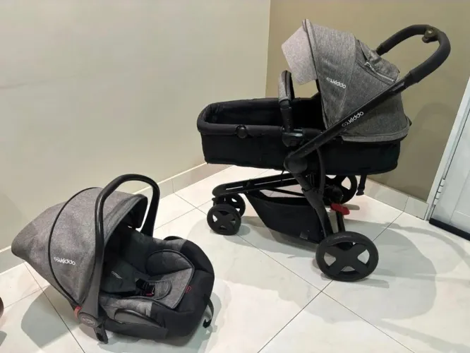 Carrinho moises, com  bebê conforto e base 