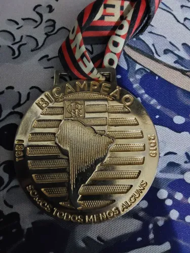 Medalha da loja do flamengo do título da libertadores de 2019