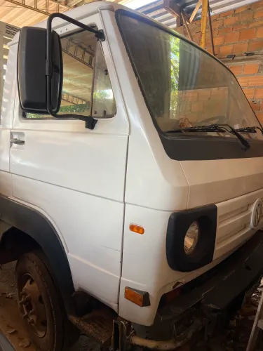 Caminhão Volks delivery 8-150