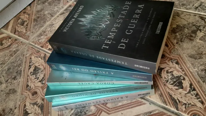 Coleção 5 livros "A Rainha Vermelha"