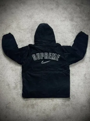 JAQUETA VELUDO NIKE x SUPREME