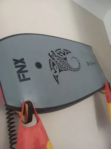 Bodyboard Fnx tam: 40 + Pé de pato + Leash