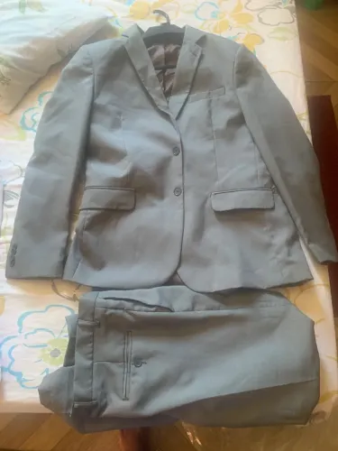 Terno Cinza comprado a 1 mês e usado somente uma vez!!!