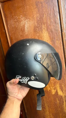 Capacete F21 Peels