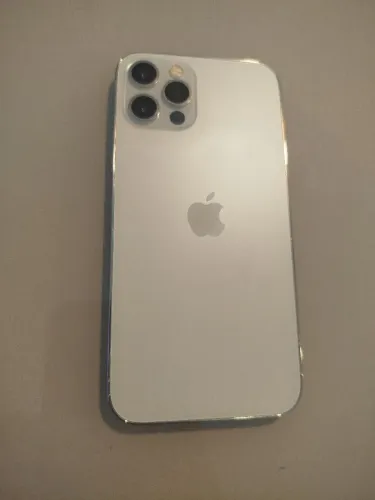 ? iPhone 12 Pro 128GB ? Branco com detalhes em prata 100% bateria