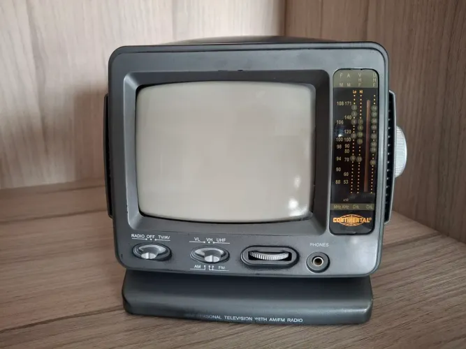 TV PORTÁTIL DE TUBO 5" POLEGADAS C/ RÁDIO AM/FM