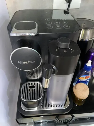 Cafeteira nespresso granlatissima super nova