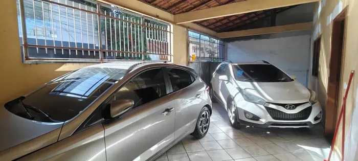 CASA COM 200M² DE TERRENO COM 3 QUARTOS E 2 VAGAS EM BAIRRO REPÚBLICA, VITÓRIA/ES.