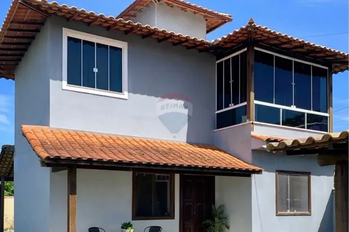 À venda duas casas independentes com quintal no bairro José Gonçalves em Armação dos Búzio