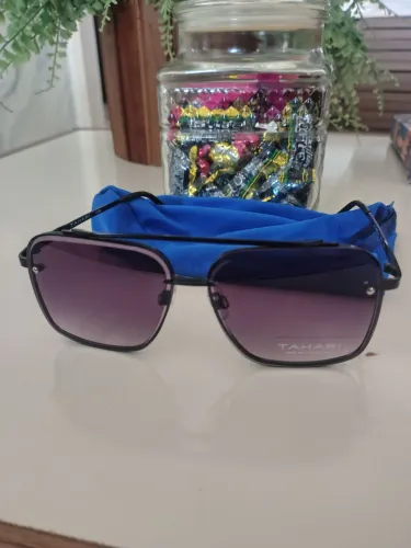 Óculos de Sol, marca Tahari (origem Americana), novo , original, cor escura, hastes de met