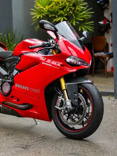 Ducati Panigale 1299s muito conservada